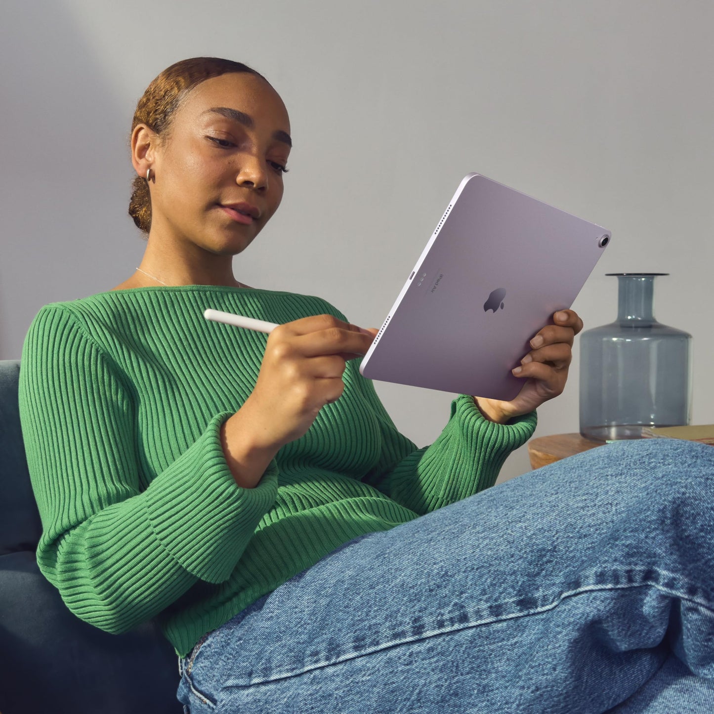 Apple iPad Air 13-inch (M2): Built for Apple Intelligence, Liquid Retina Display, 1TB, 12MP Front/Back Camera, Wi-Fi 6E, Touch ID, All-Day Battery Life — Space Gray